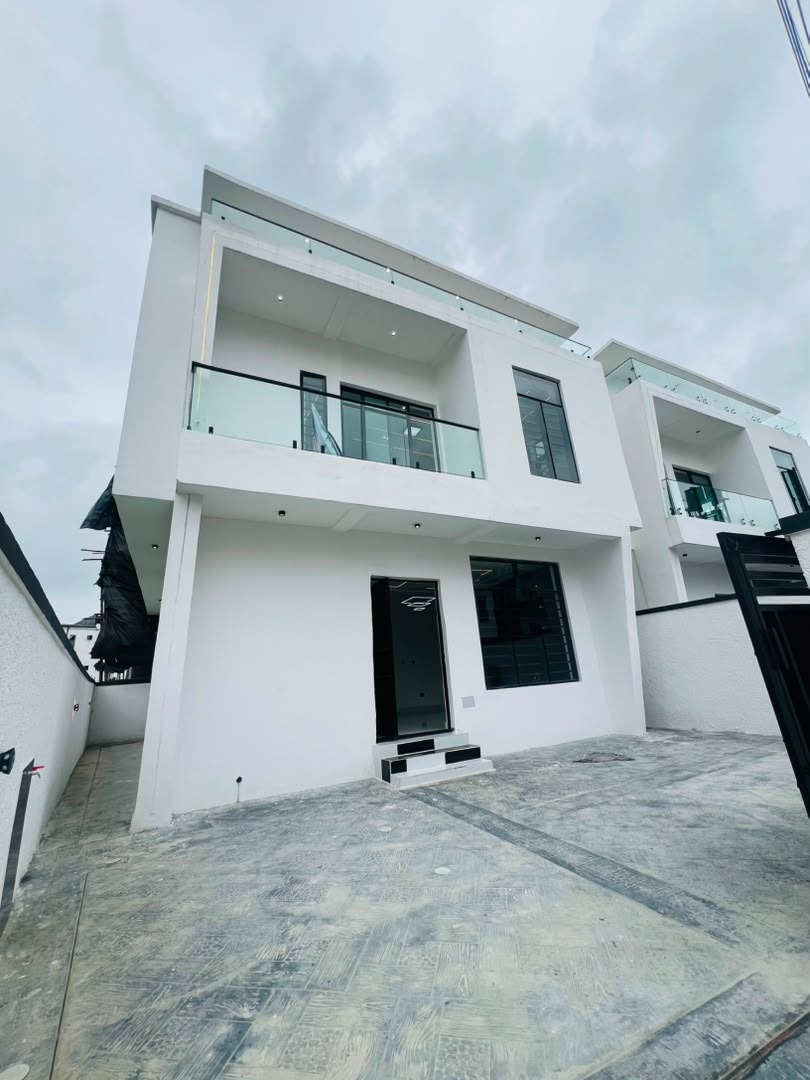 4 bedroom Fully detached duplex with bq