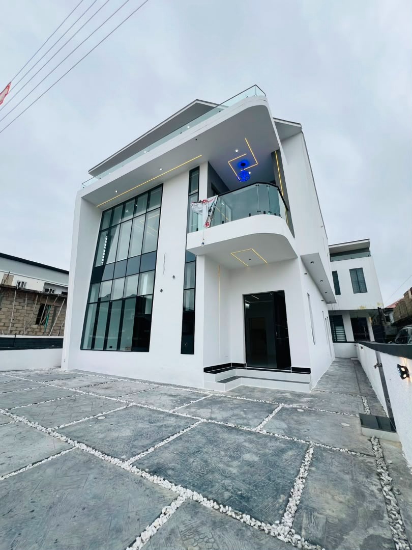 4 bedroom Fully detached duplex with bq