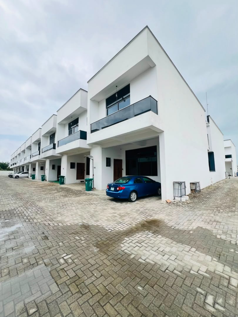 4 bedroom terrace duplex.