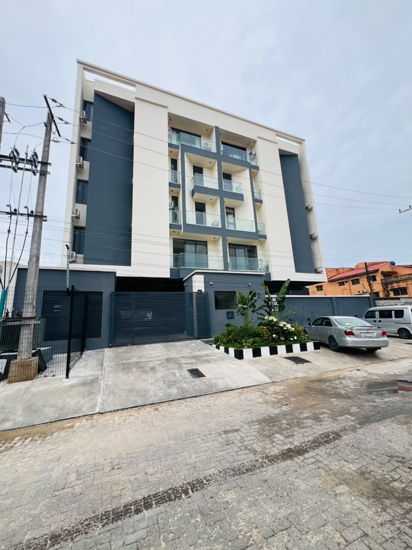 2/3 Bedroom Apartment with BQ in Lekki Phase 1
