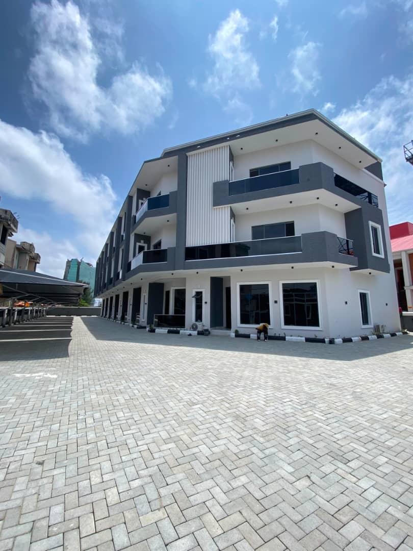 Luxury 4-Bedroom Terraced Duplex in Oniru