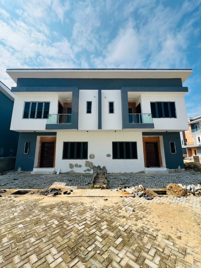 3 bedroom semi detached duplex with bq