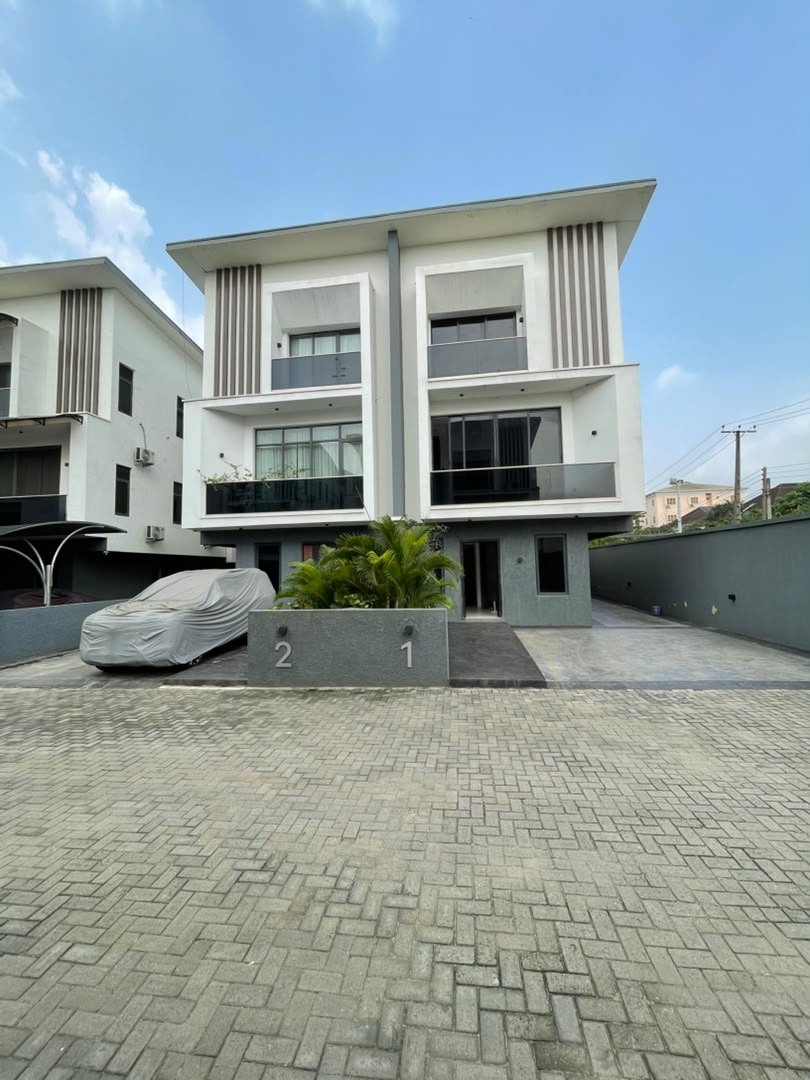 Contemporary 4-Bedroom Semi-Detached Duplex