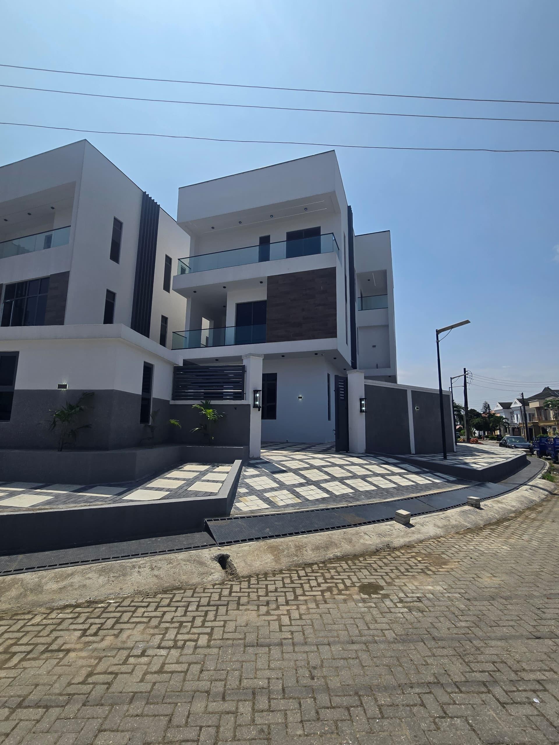 5 Bedroom Fully Detached Duplex in Lekki Phase 1