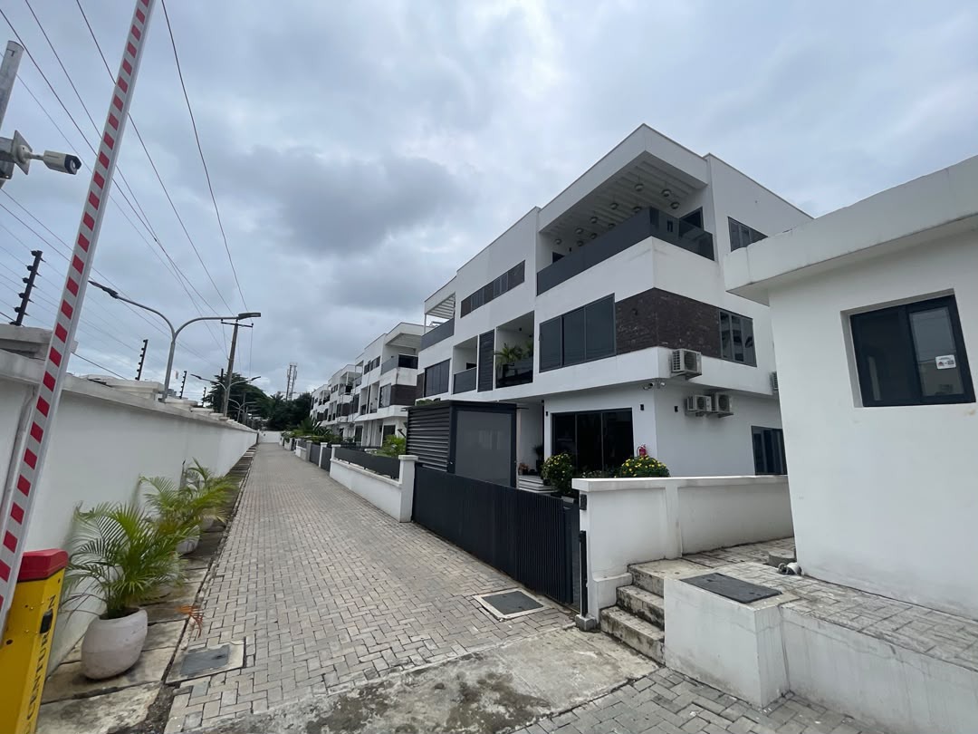 4 Bedroom Semi-detached Smart Home in Ikoyi