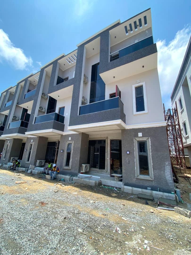 Luxury 4-Bedroom Terraced Duplex in Oniru