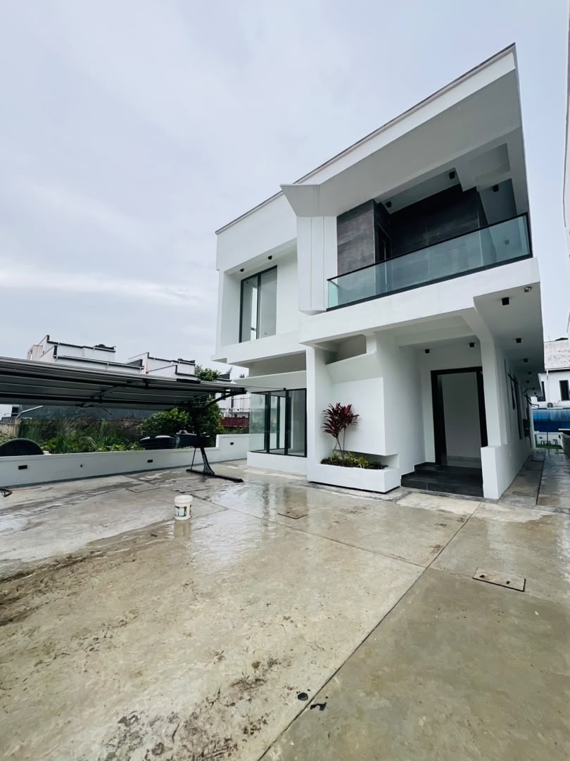 5 Bedroom Fully Detached Duplex with BQ in Ikota, Lekki